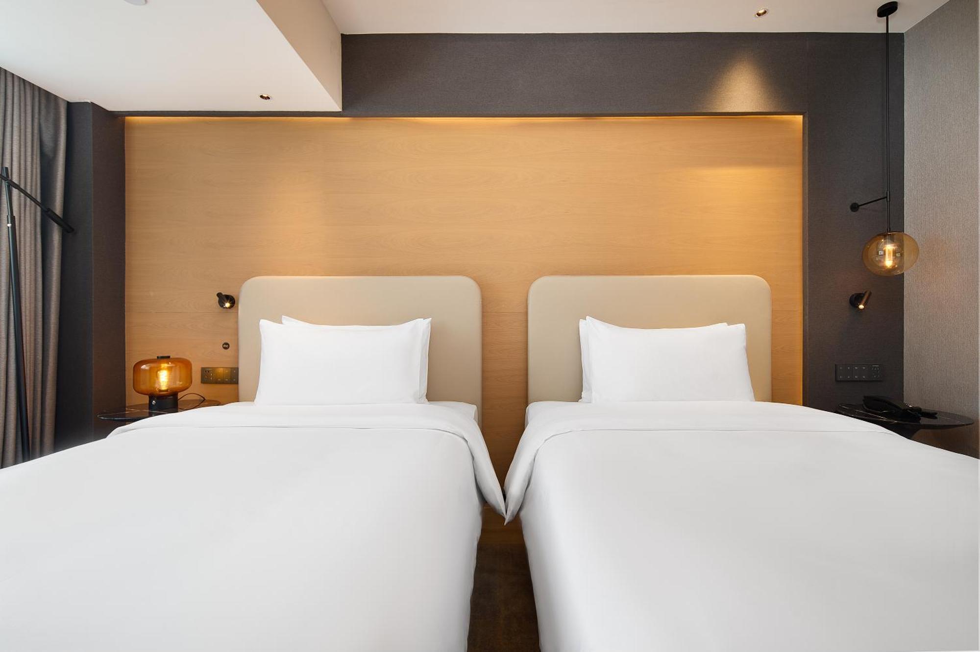 Langham Honor International Hotel Canton Fair Complex Branch - Free Shuttle To Canton Fair Complex During Canton Fair Period & Free Mini Bar Exteriör bild