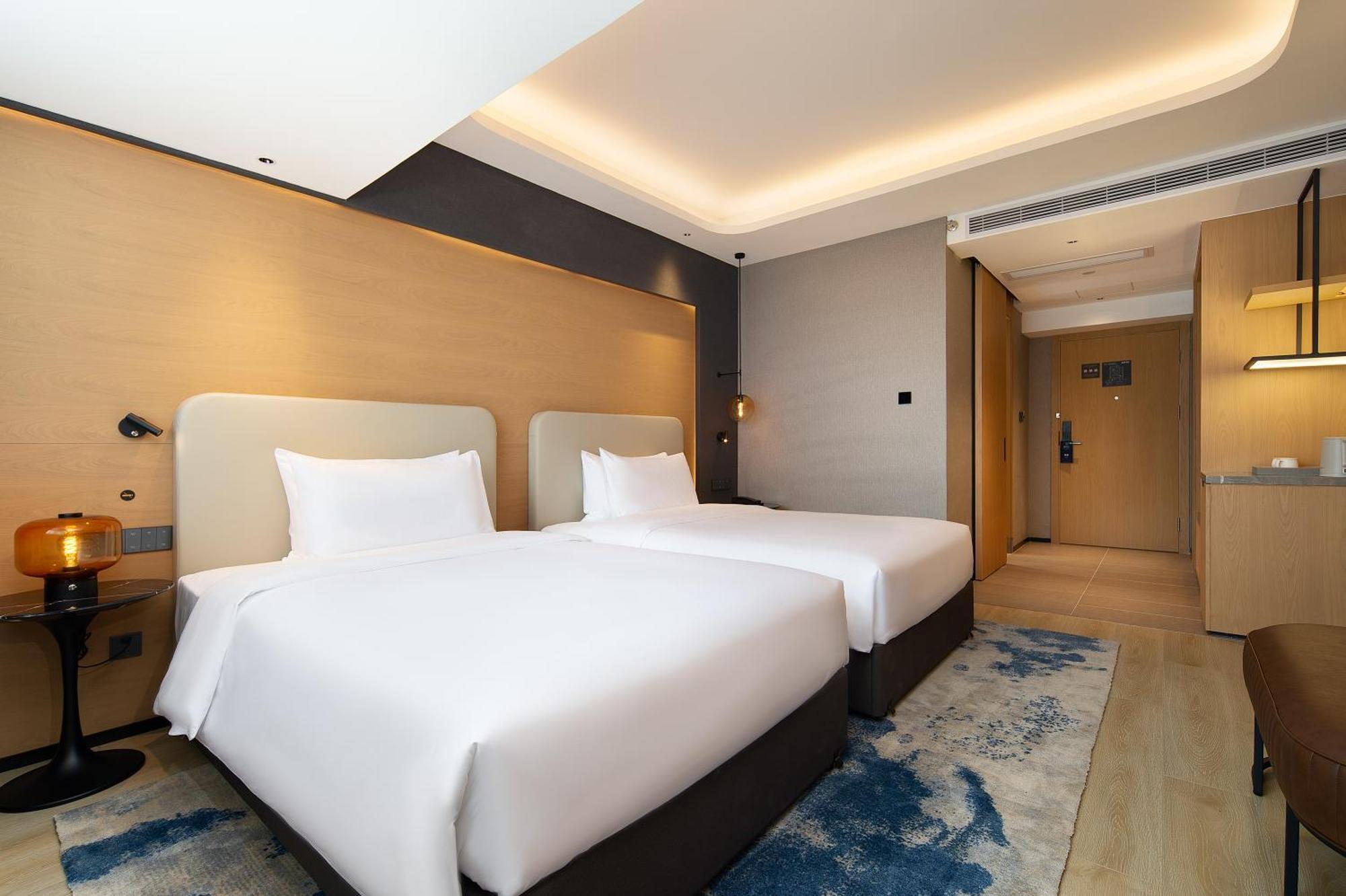 Langham Honor International Hotel Canton Fair Complex Branch - Free Shuttle To Canton Fair Complex During Canton Fair Period & Free Mini Bar Exteriör bild