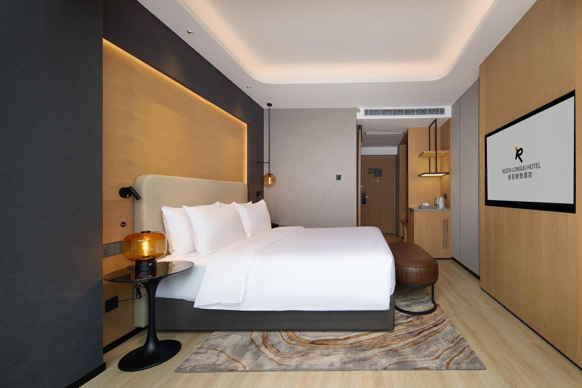Langham Honor International Hotel Canton Fair Complex Branch - Free Shuttle To Canton Fair Complex During Canton Fair Period & Free Mini Bar Exteriör bild